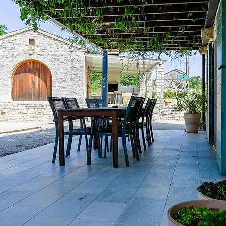 Stone كانافانار